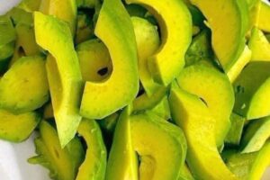 Médicos revelan qué ocurre en tu cuerpo cuando comes aguacate con frecuencia y por qué cada vez más personas lo incluyen en su dieta