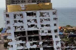 Terremoto en Venezuela deja más de 1,400 muertos y crece la desesperación