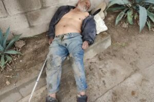 Autoridades buscan identificar a un hombre para localizar a sus familiares
